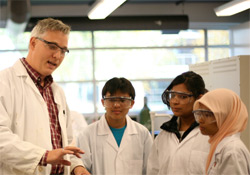 Dr. Andrew Vreugdenhil Receives 2010/11 