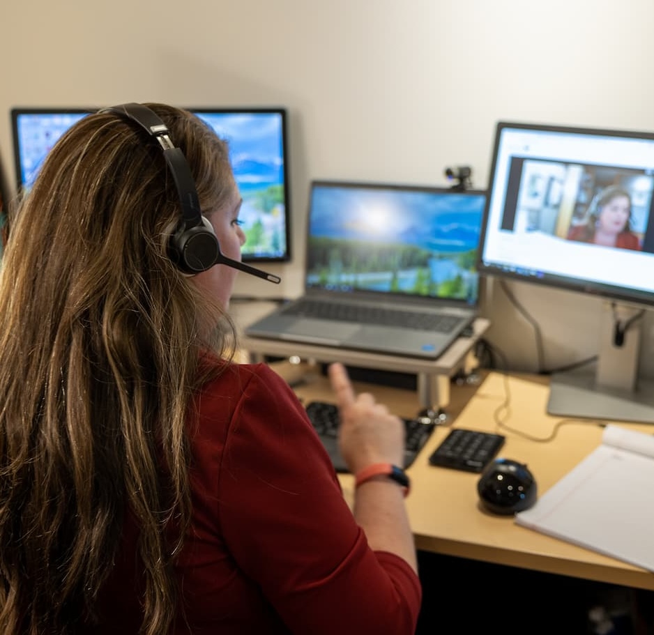 Photo of advisor helping a student virtually