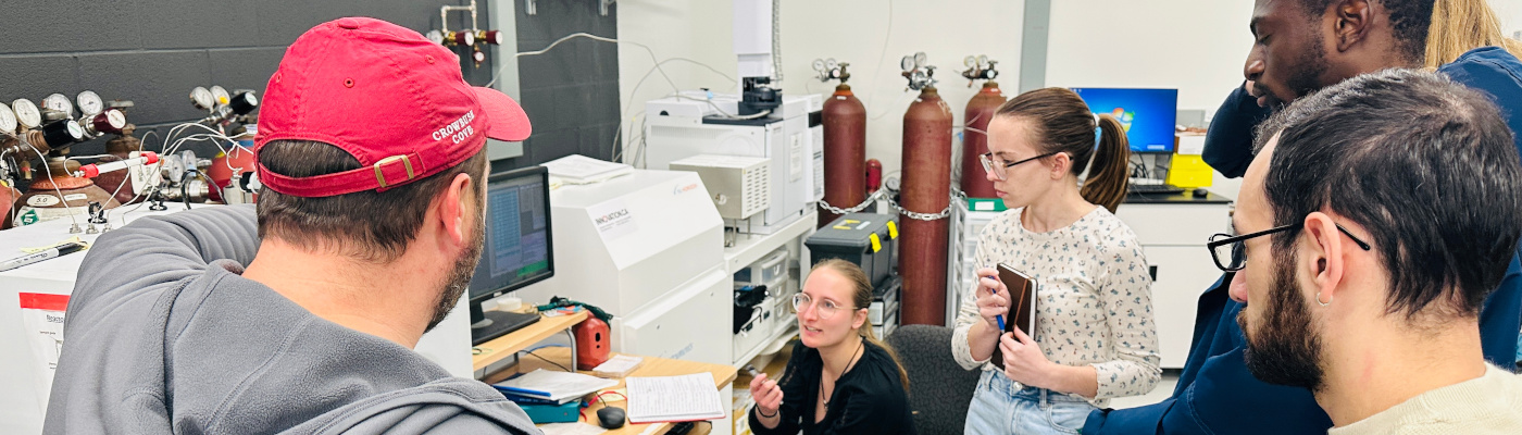 Training how to use the elemental analyser at the water quality centre