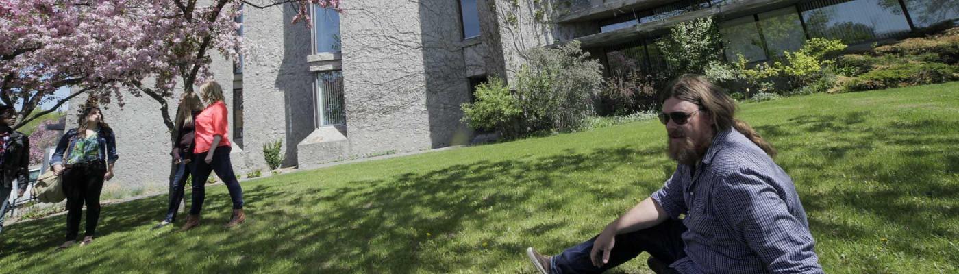 Students gather on lawn at Bata Library. 