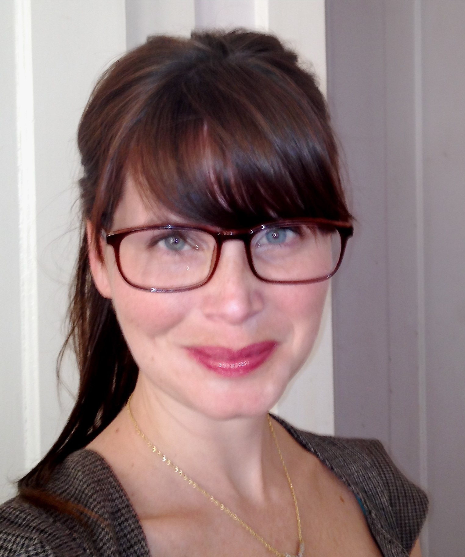 Smiling women with brunette coloured hair