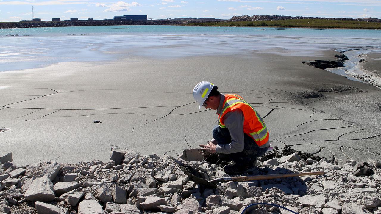 Trent University assistant professor Dr. Ian Power collects mine tailings from the De Beers’ Gahcho Kué Diamond Mine in the Northwest Territories.