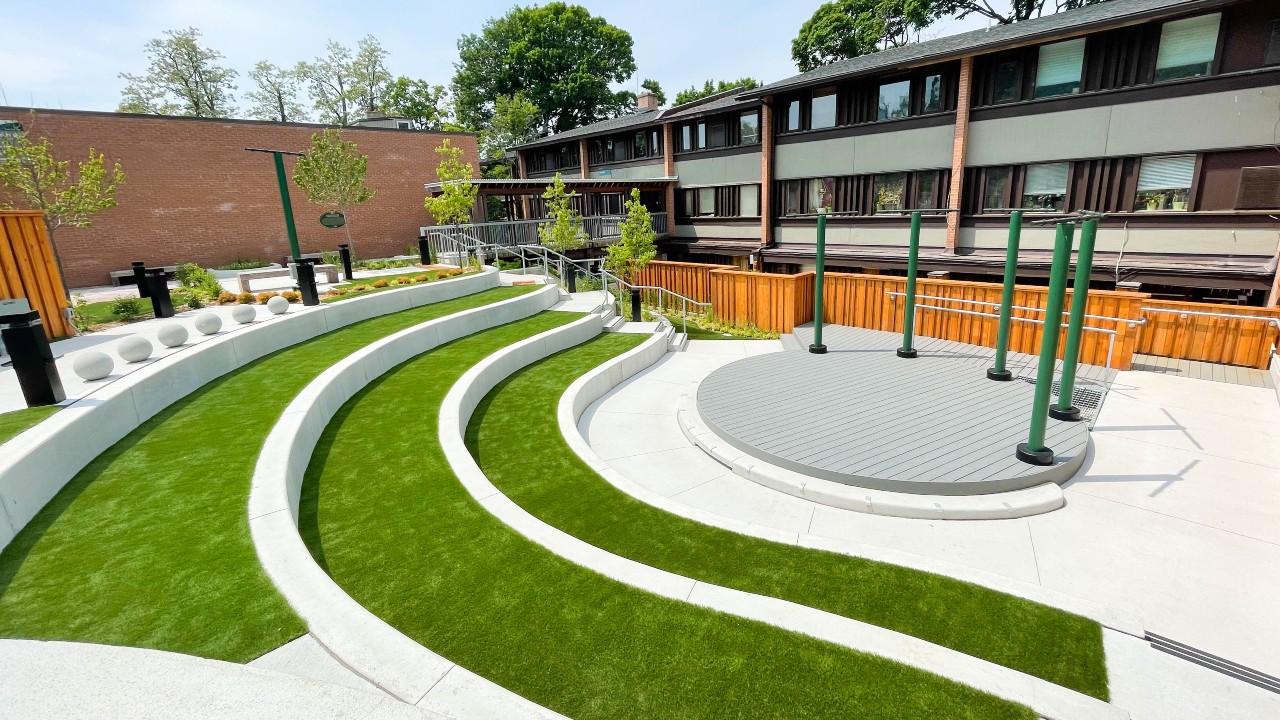 The Jalynn Bennett Amphiteathre