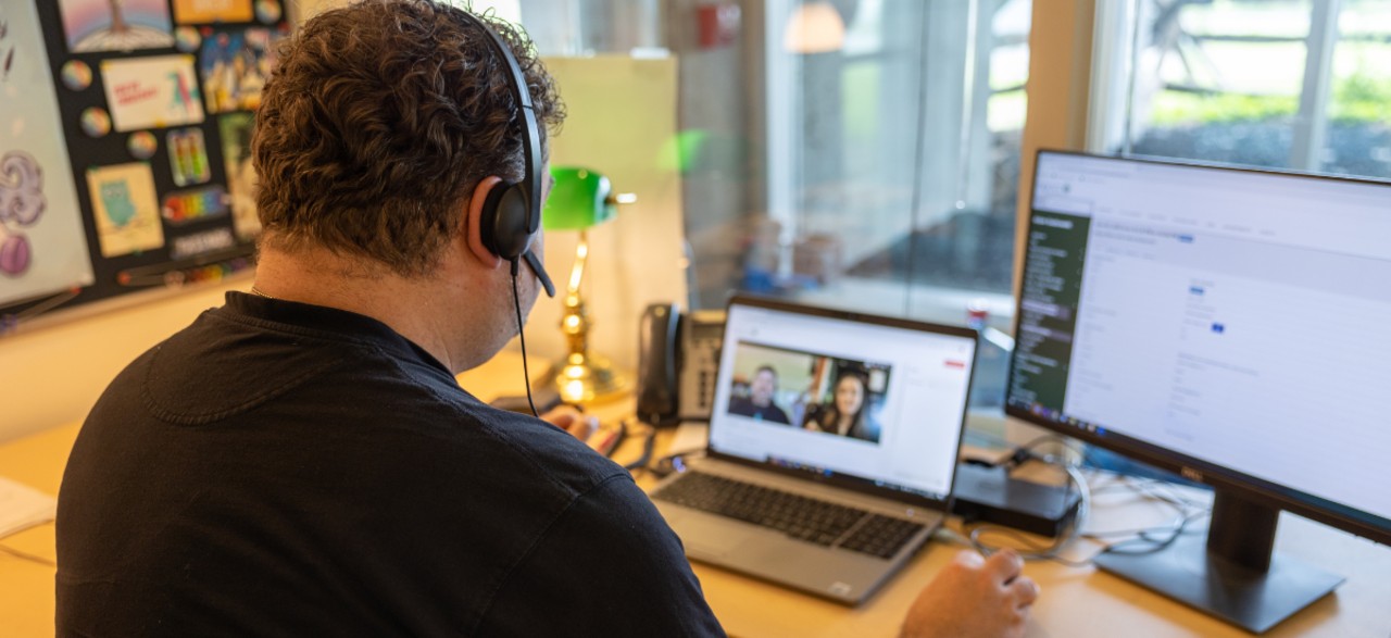 A Skills advisor on a virtual call