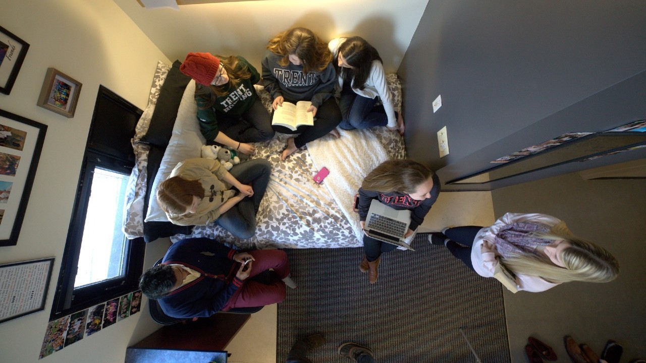 Students in a residence room at Gzowski