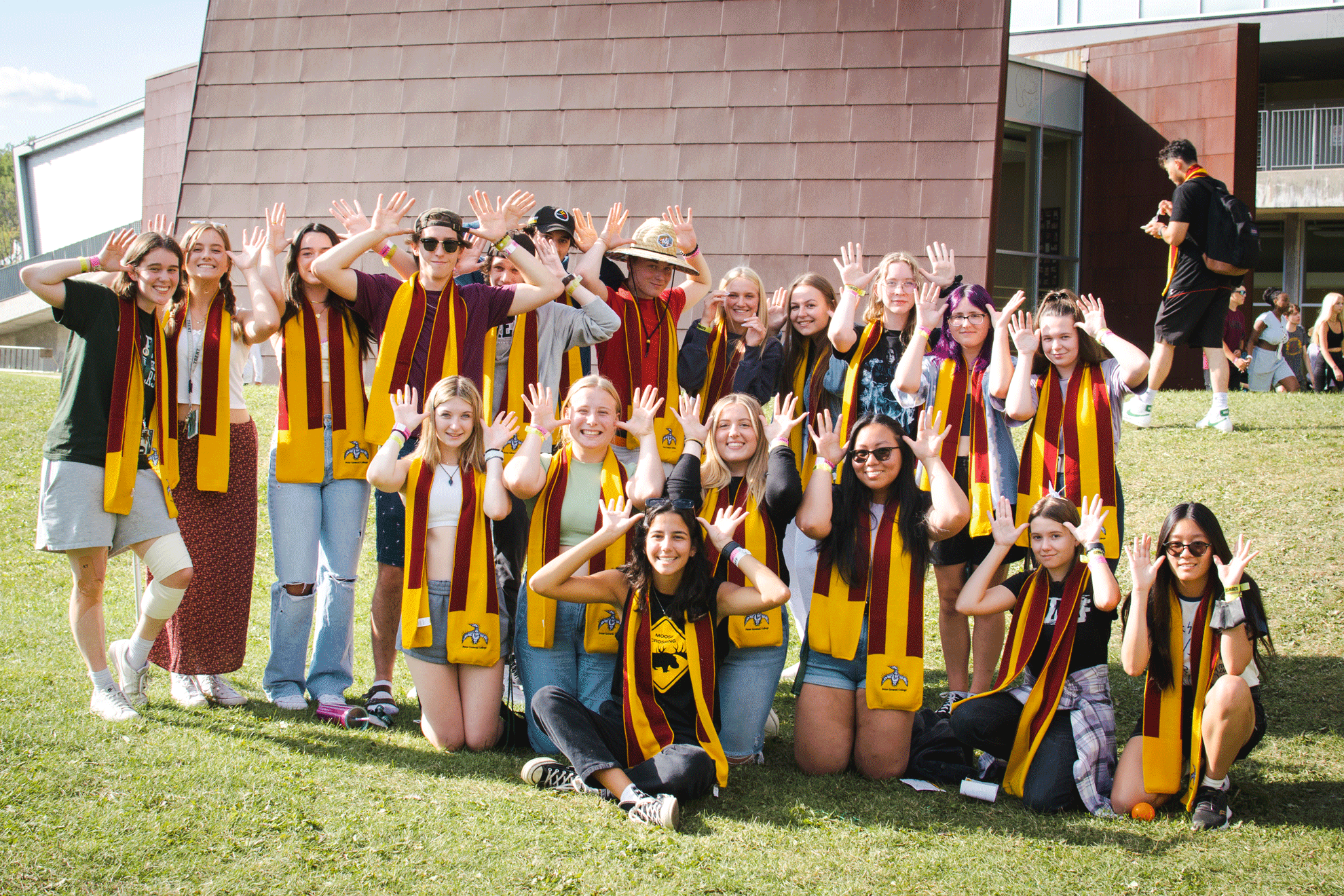 A large group of Gzowski Students