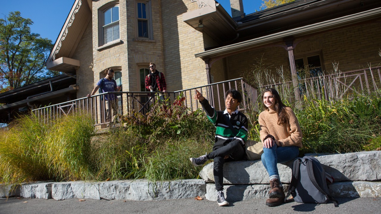 Students outfront of Kerr House at Traill