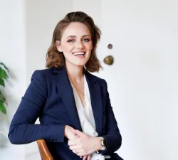 Headshot of Jazmine Raine