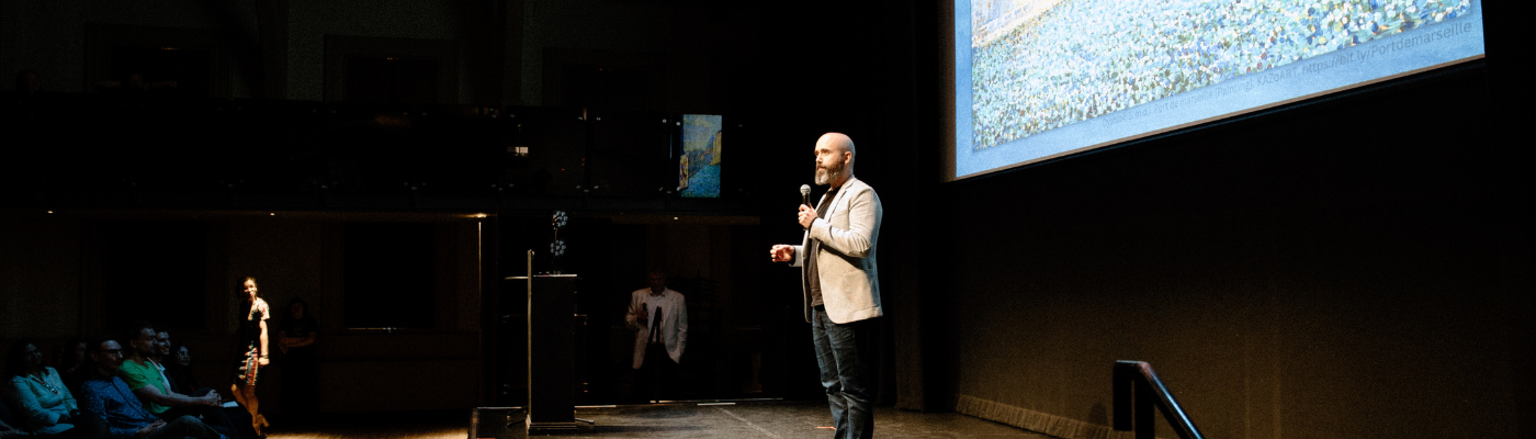 student presenting at 3mt