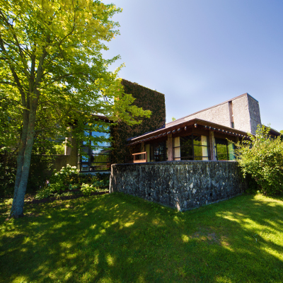 Exterior of the Alumni House's back patio and enterance