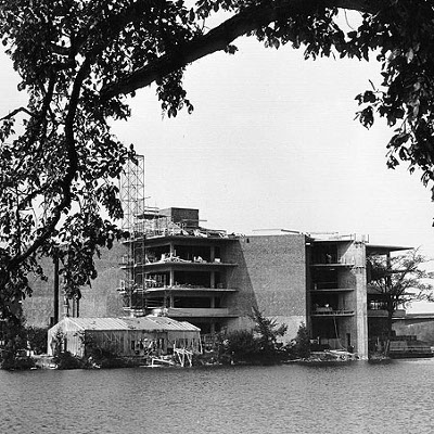 Black and white photo of the original Bata library being constructed  