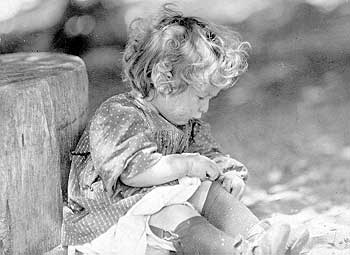 Marjorie playing 1911 (1)