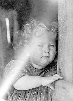 Marjorie playing 1911 (3)