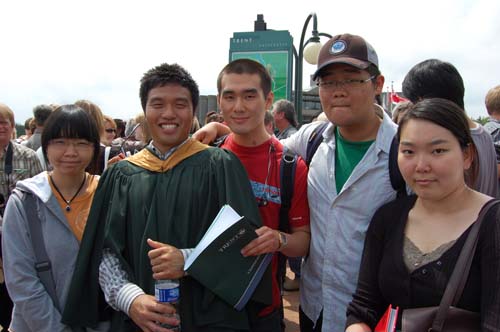 Eonjong Sim and family