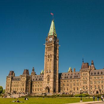 Picture of Ottawa's Parliamentary precinct with a clear blue sky behind. 