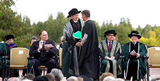 Dr. Leo Groarke shaking hands with a colleague during his installation on Bata Library podium.