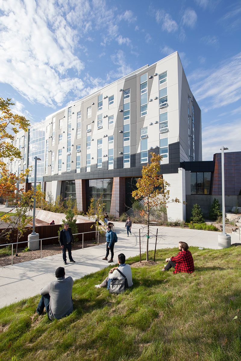 Seek new perspectives in outdoor spaces at our Durham campus in the Greater Toronto Area.